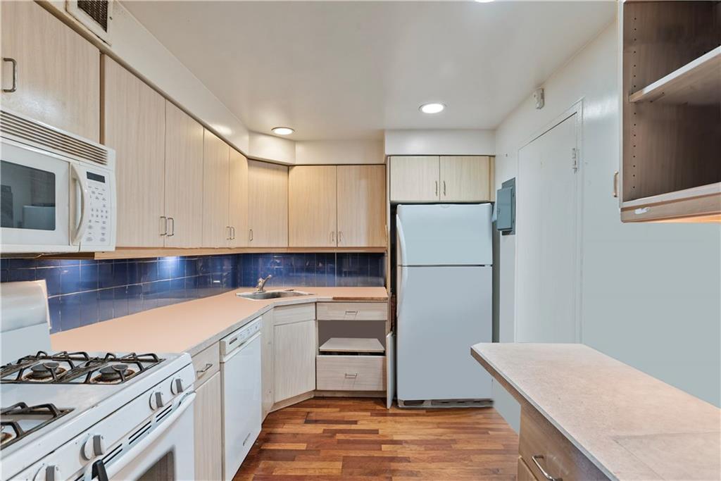 4625 Fifth Avenue, Unit 116 Pittsburgh, PA 15213 - Photo 10 of 25 a kitchen with a sink a stove and refrigerator