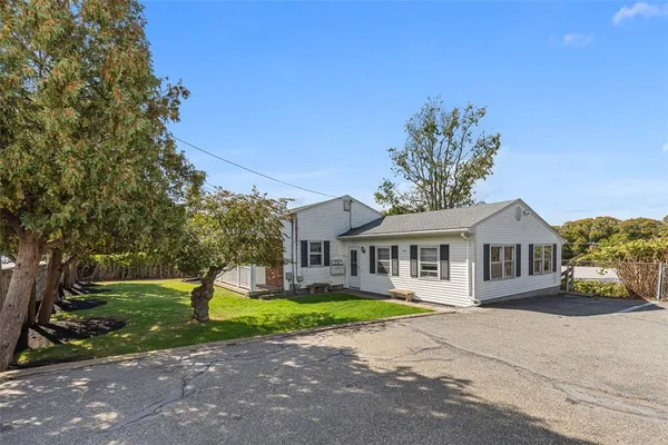 $1,900 | 3421 Pawtucket Avenue, Unit 1, East Providence, RI 02915