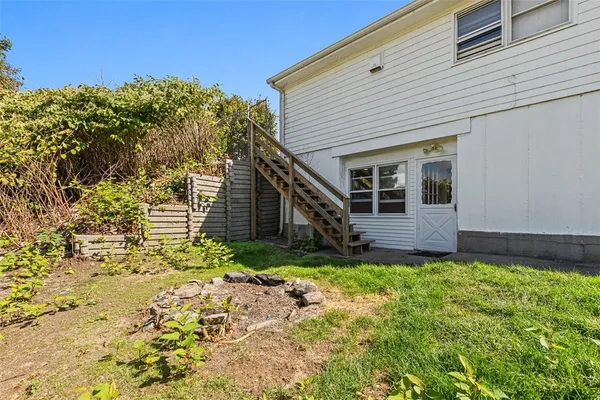 $1,900 | 3421 Pawtucket Avenue, Unit 1, East Providence, RI 02915