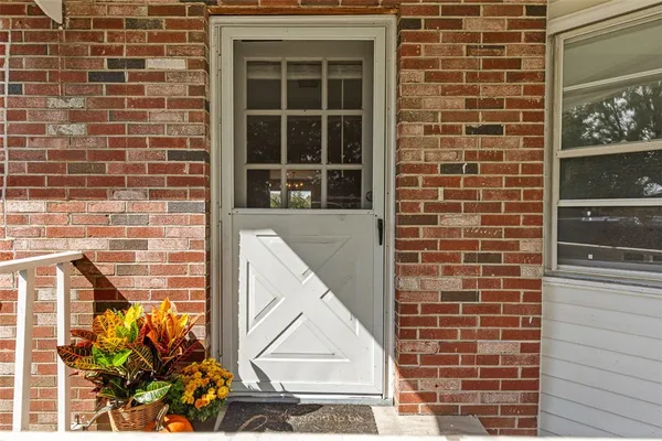 $1,900 | 3421 Pawtucket Avenue, Unit 1, East Providence, RI 02915