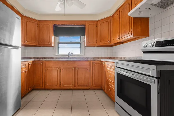 $1,900 | 3421 Pawtucket Avenue, Unit 1, East Providence, RI 02915