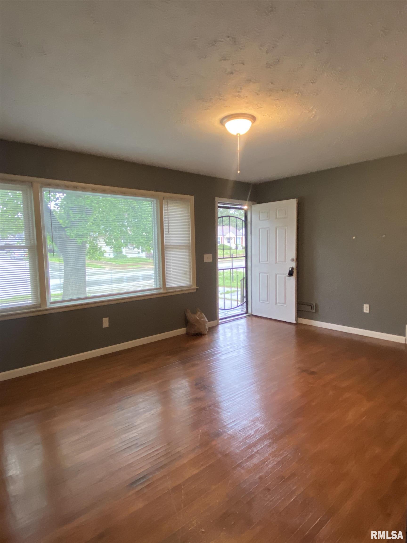 2240 North Sheridan Road Peoria, IL 61604 - Photo 3 of 33