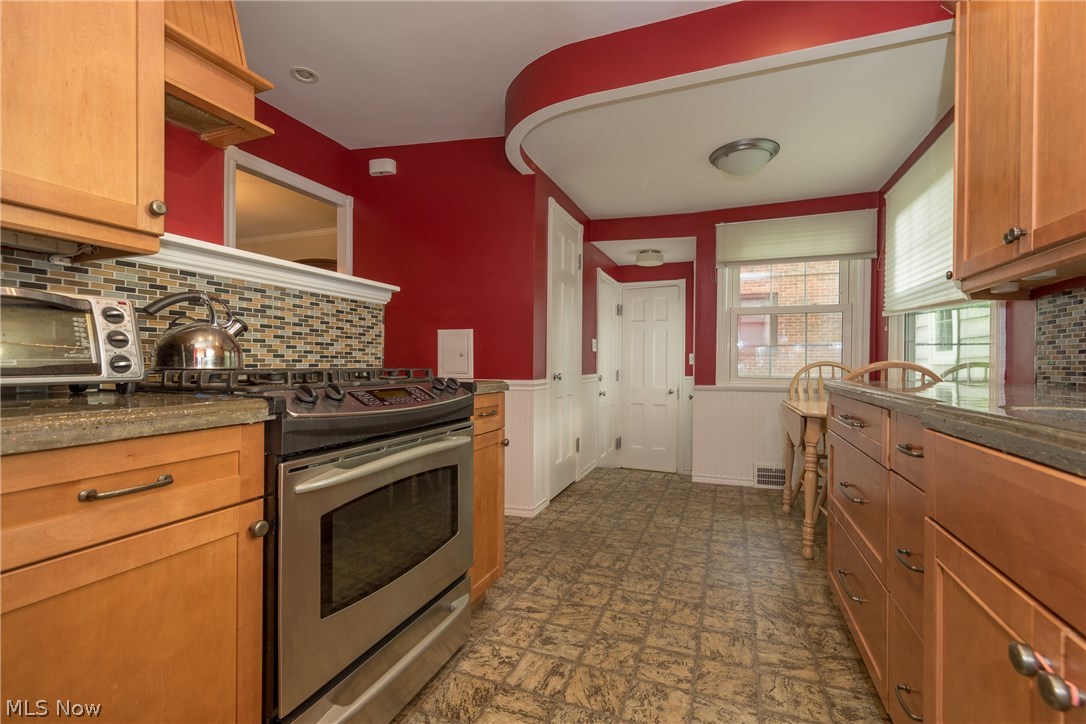 2516 Milton Road Cleveland, OH 44118 - Photo 7 of 34 Gallery Image 7