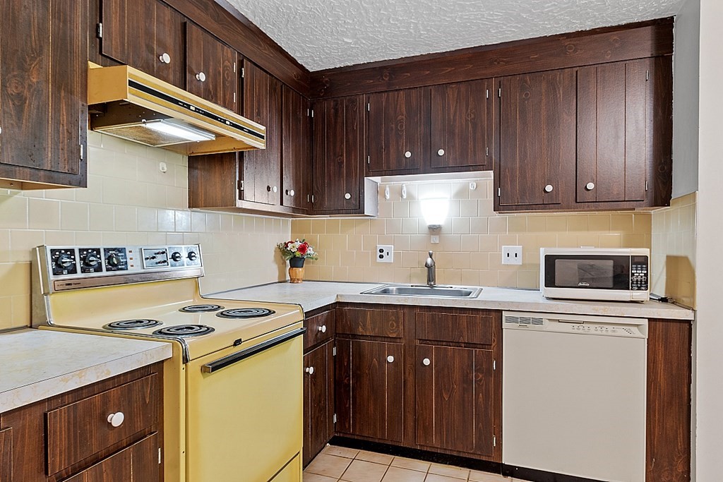318 Codman Hill Road, Unit 21E Boxborough, MA 01719 - Photo 6 of 26 Gallery Image 6