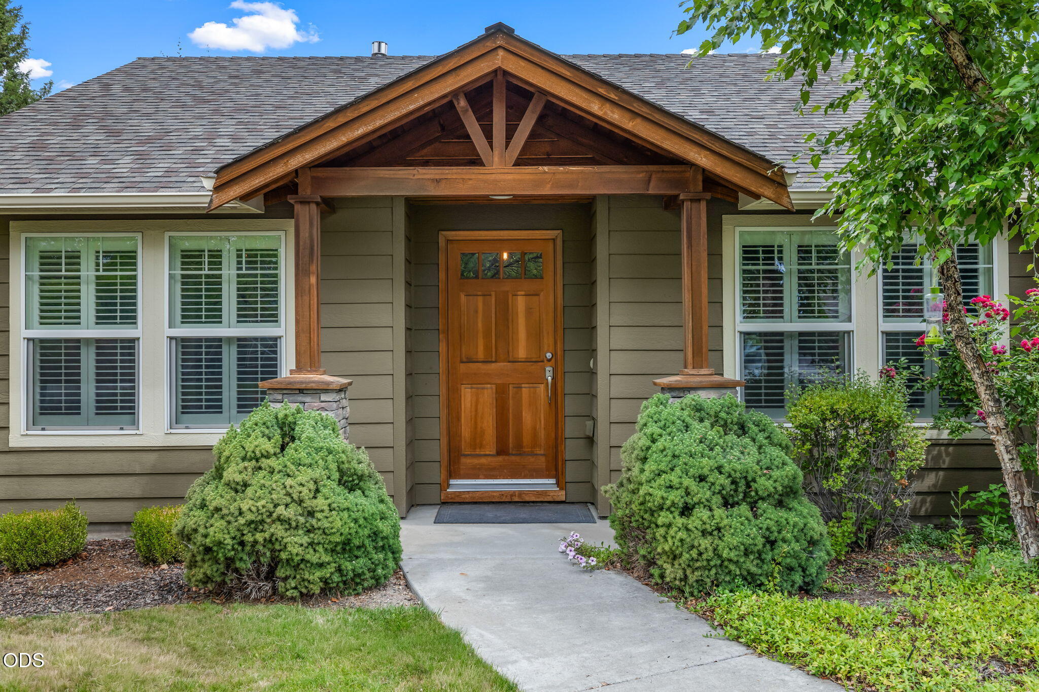 2041 Southwest Obsidian Avenue Redmond, OR 97756 - Photo 2 of 49