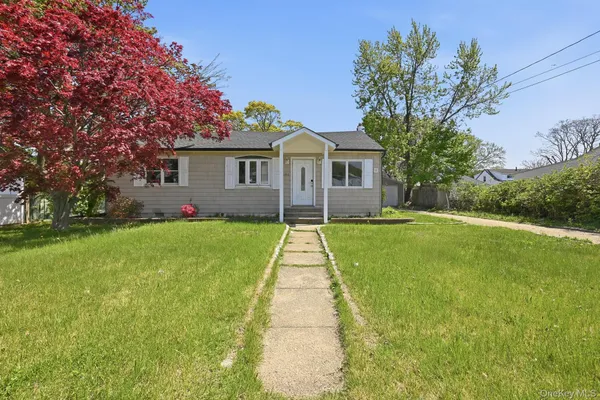 $640,000 | 284 15th Street, West Babylon, NY 11704