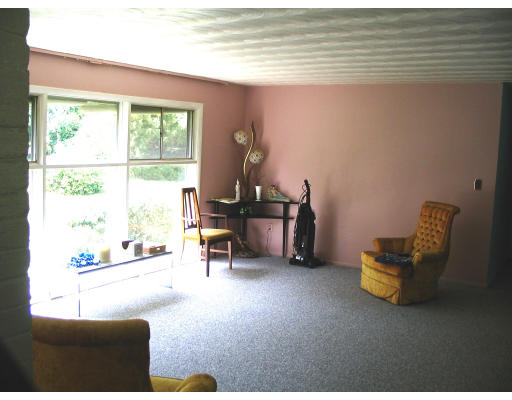27 Nadine Road Framingham, MA 01701 - Photo 7 of 9 Gallery Image 7