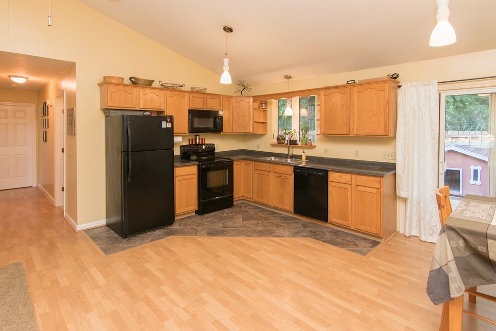 173 Gore Road Webster, MA 01570 - Photo 2 of 28