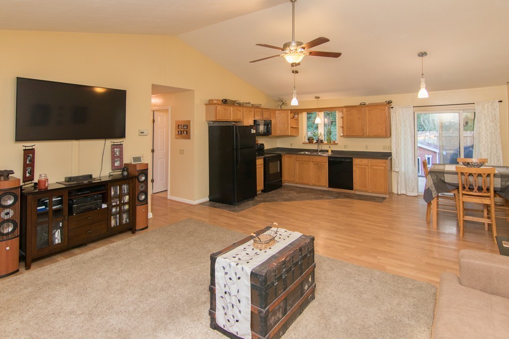 173 Gore Road Webster, MA 01570 - Photo 3 of 28