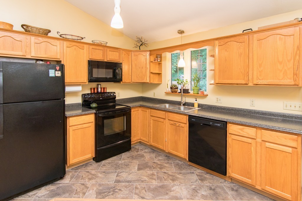 173 Gore Road Webster, MA 01570 - Photo 5 of 28