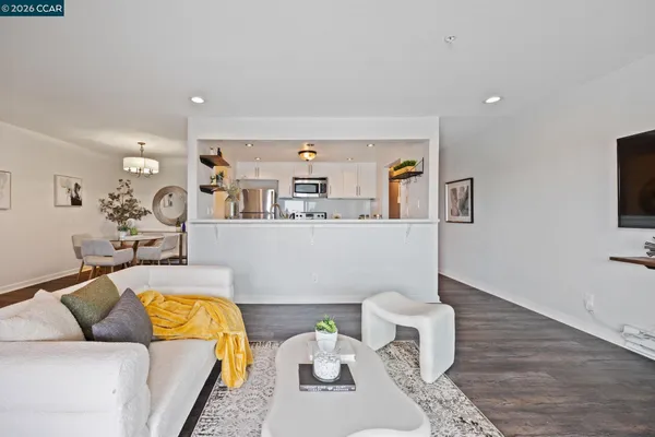 $799,000 | 417 Evelyn Avenue, Unit 302, Albany, CA 94706