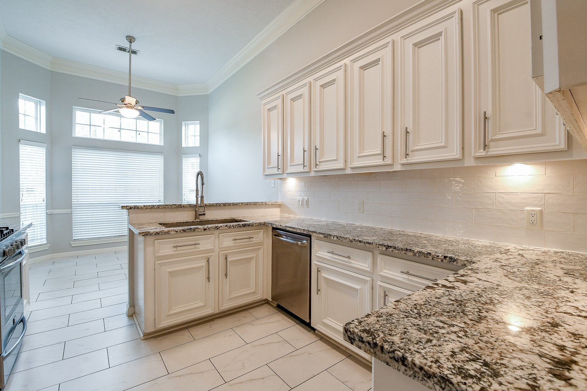 21818 Windsor Castle Drive Spring, TX 77388 - Photo 11 of 32