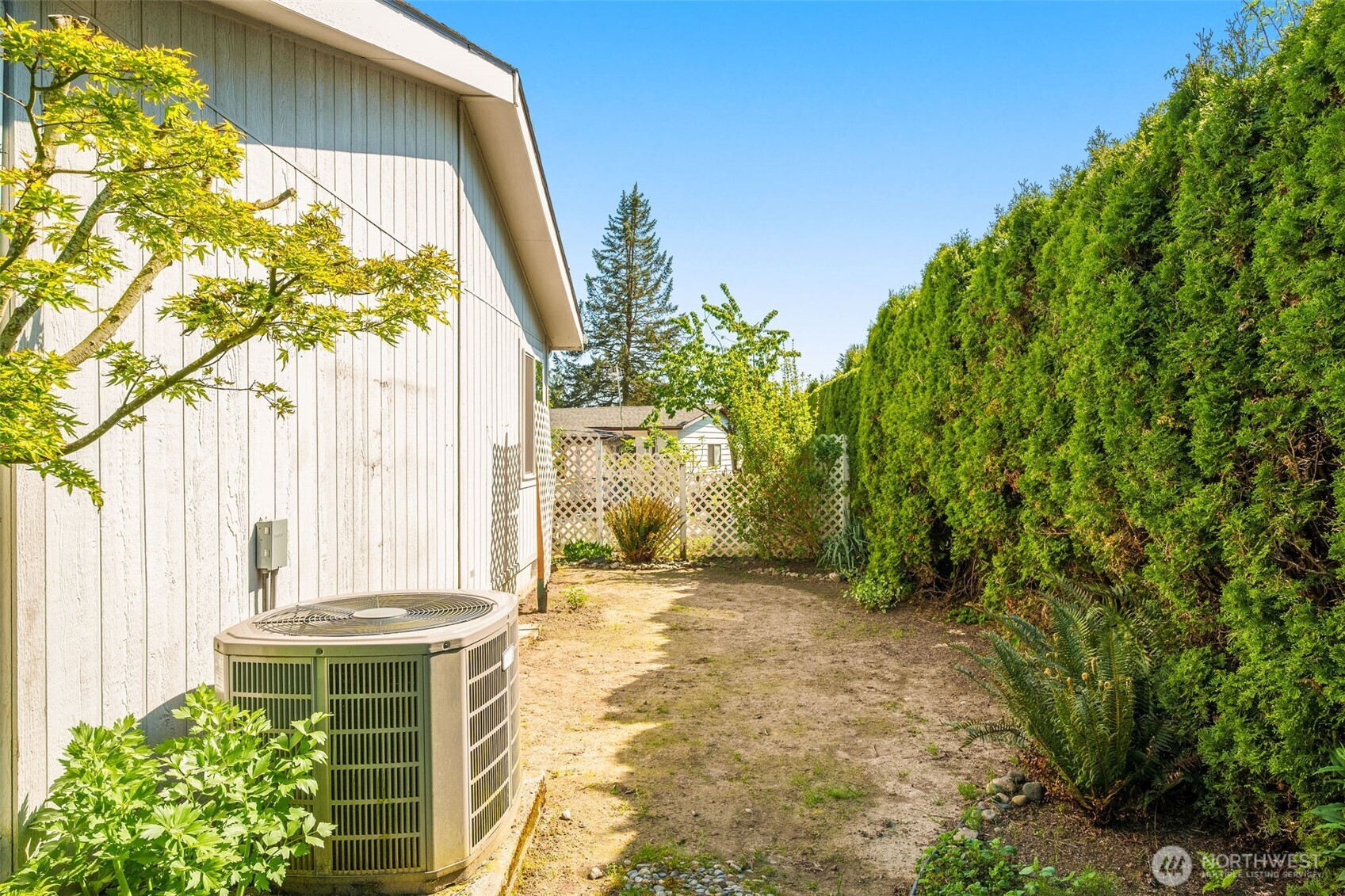 23606 Lake Drive West Bothell, WA 98021 - Photo 25 of 30 a view of a back yard of the house