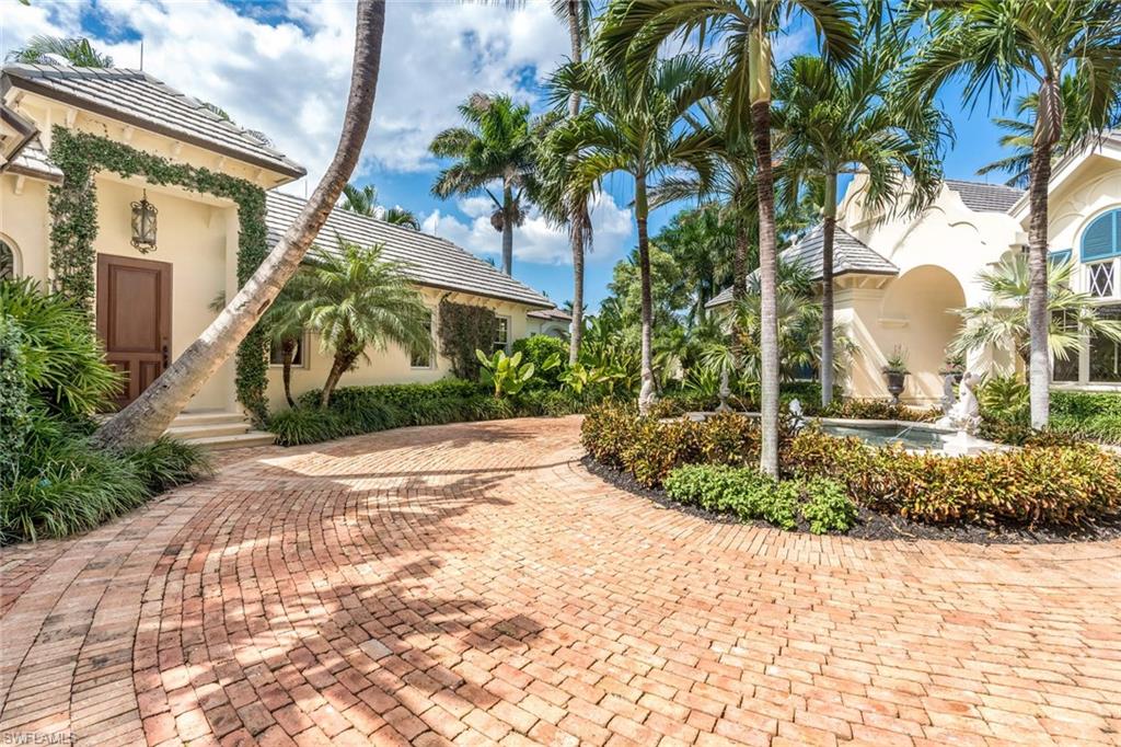 3275 Green Dolphin Lane Naples, FL 34102 - Photo 28 of 35 a view of a backyard of a house
