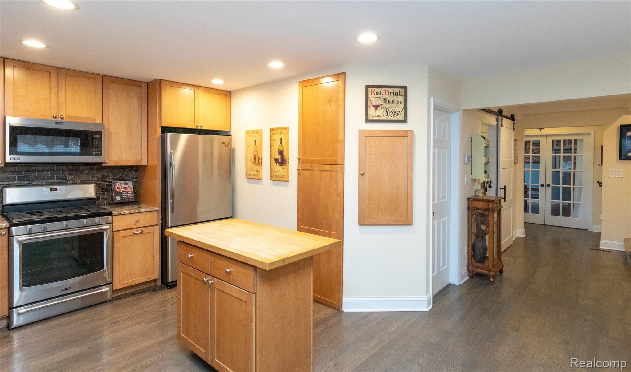 9797 Norman Road Clarkston, MI 48348 - Photo 13 of 82 Center butcher block island