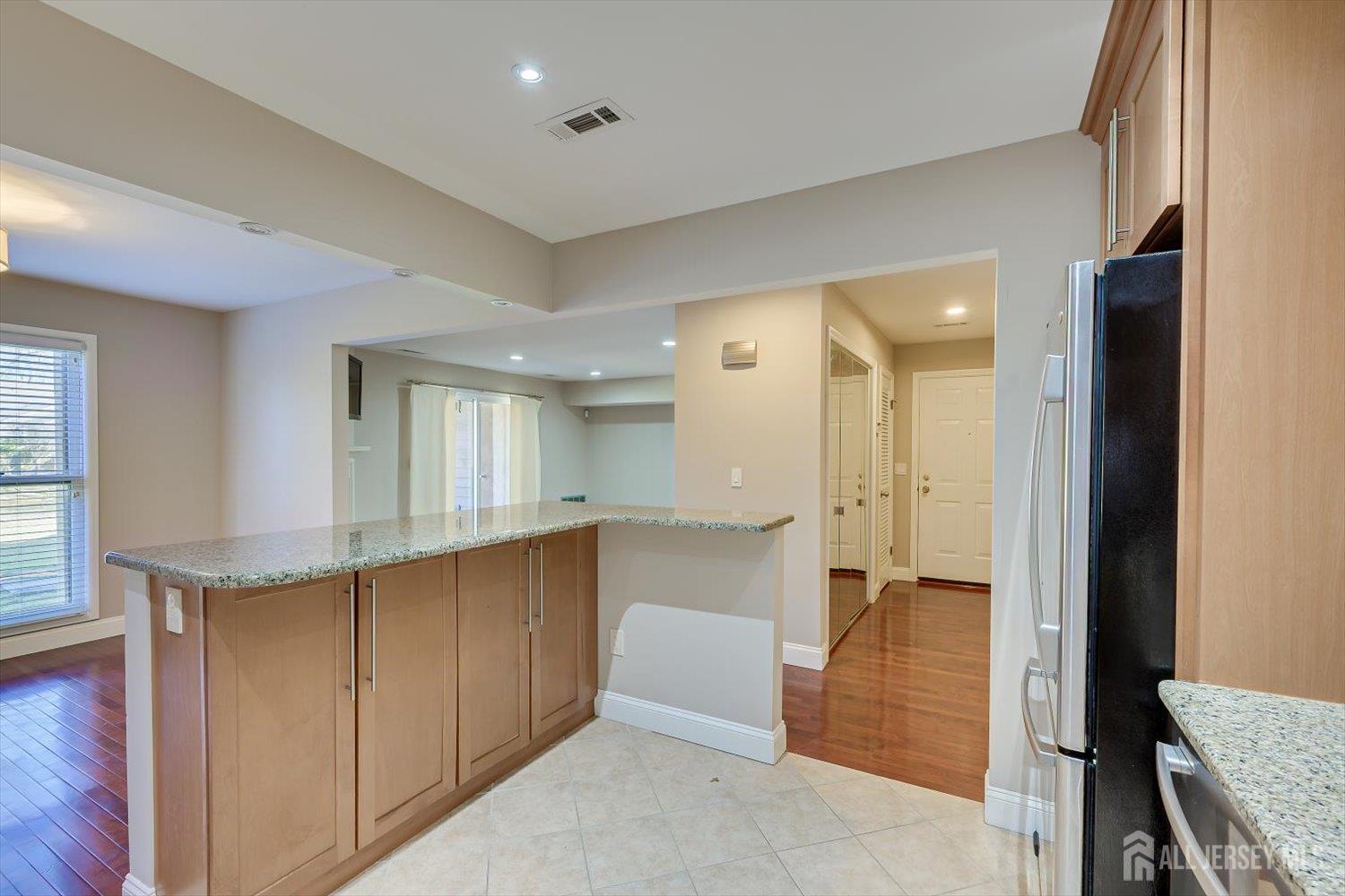 133 Oakmont Court Edison, NJ 08820 - Photo 24 of 38