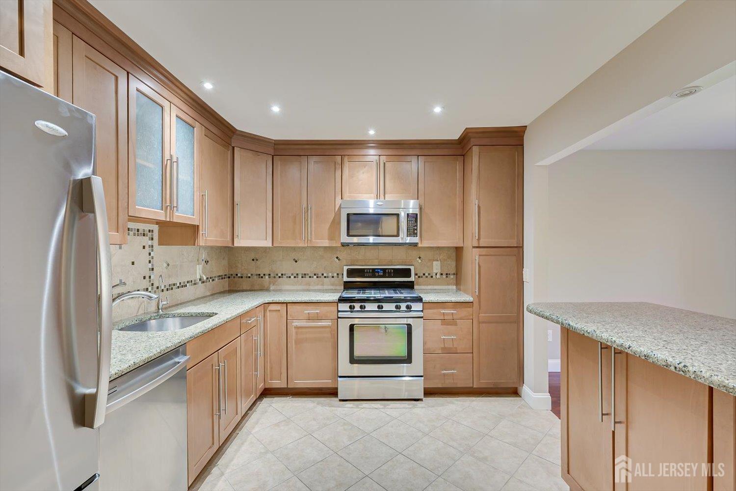 133 Oakmont Court Edison, NJ 08820 - Photo 25 of 38