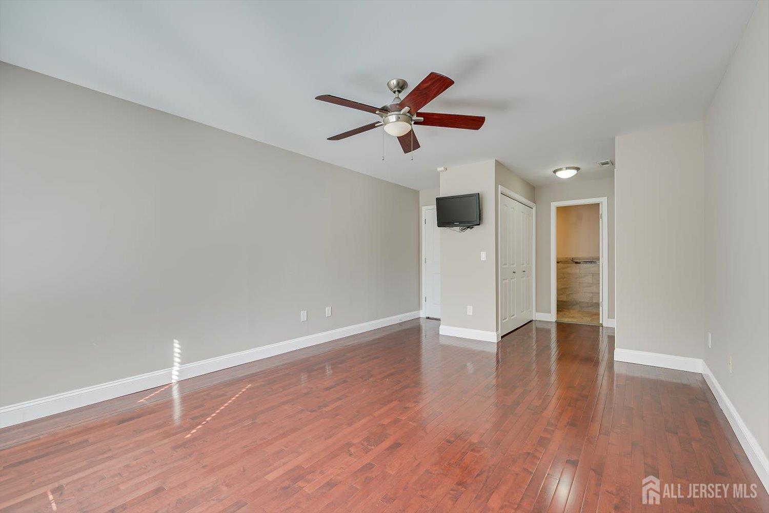 133 Oakmont Court Edison, NJ 08820 - Photo 29 of 38