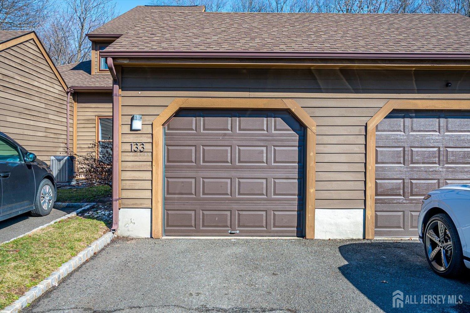 133 Oakmont Court Edison, NJ 08820 - Photo 3 of 38
