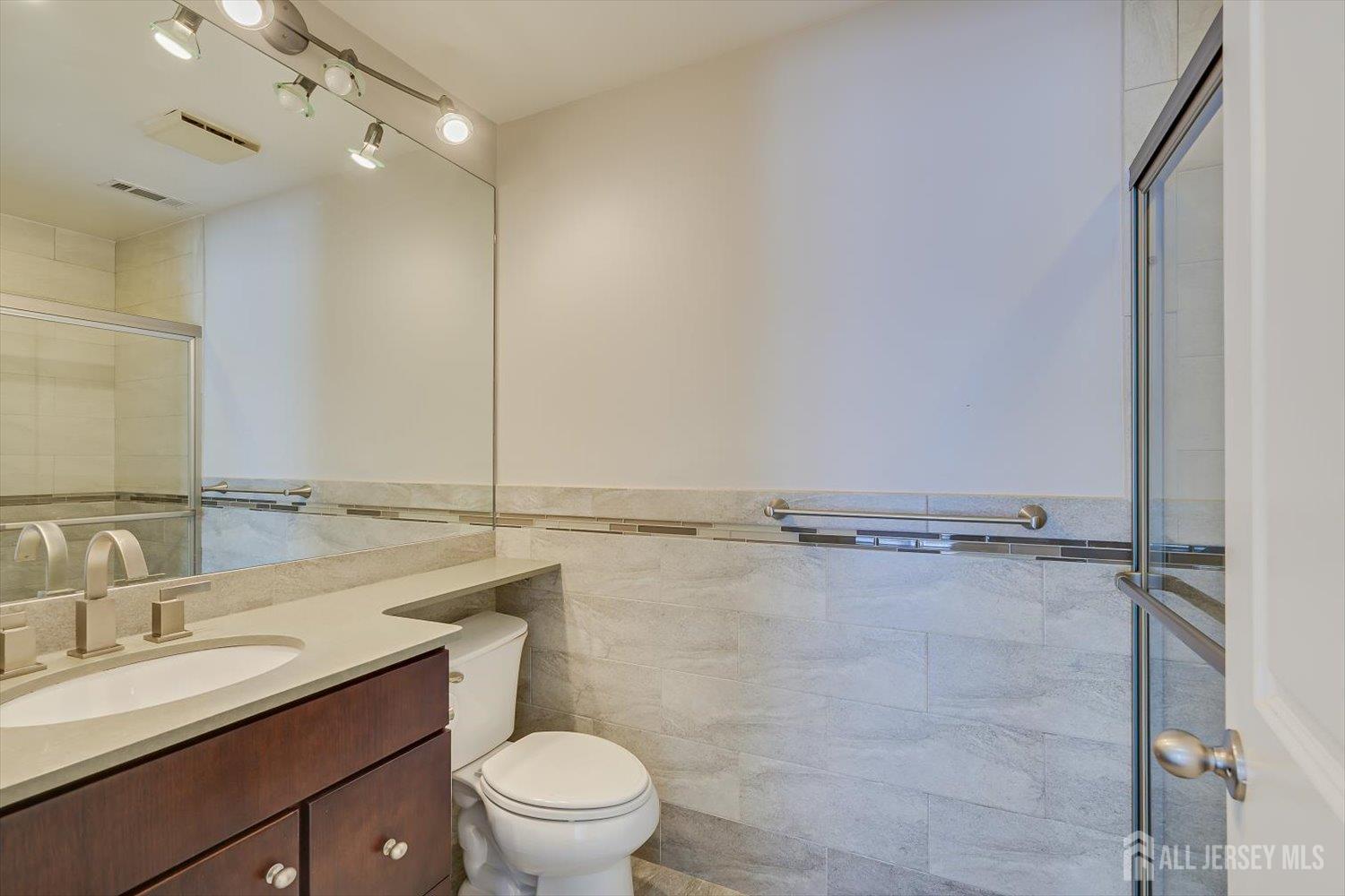 133 Oakmont Court Edison, NJ 08820 - Photo 31 of 38