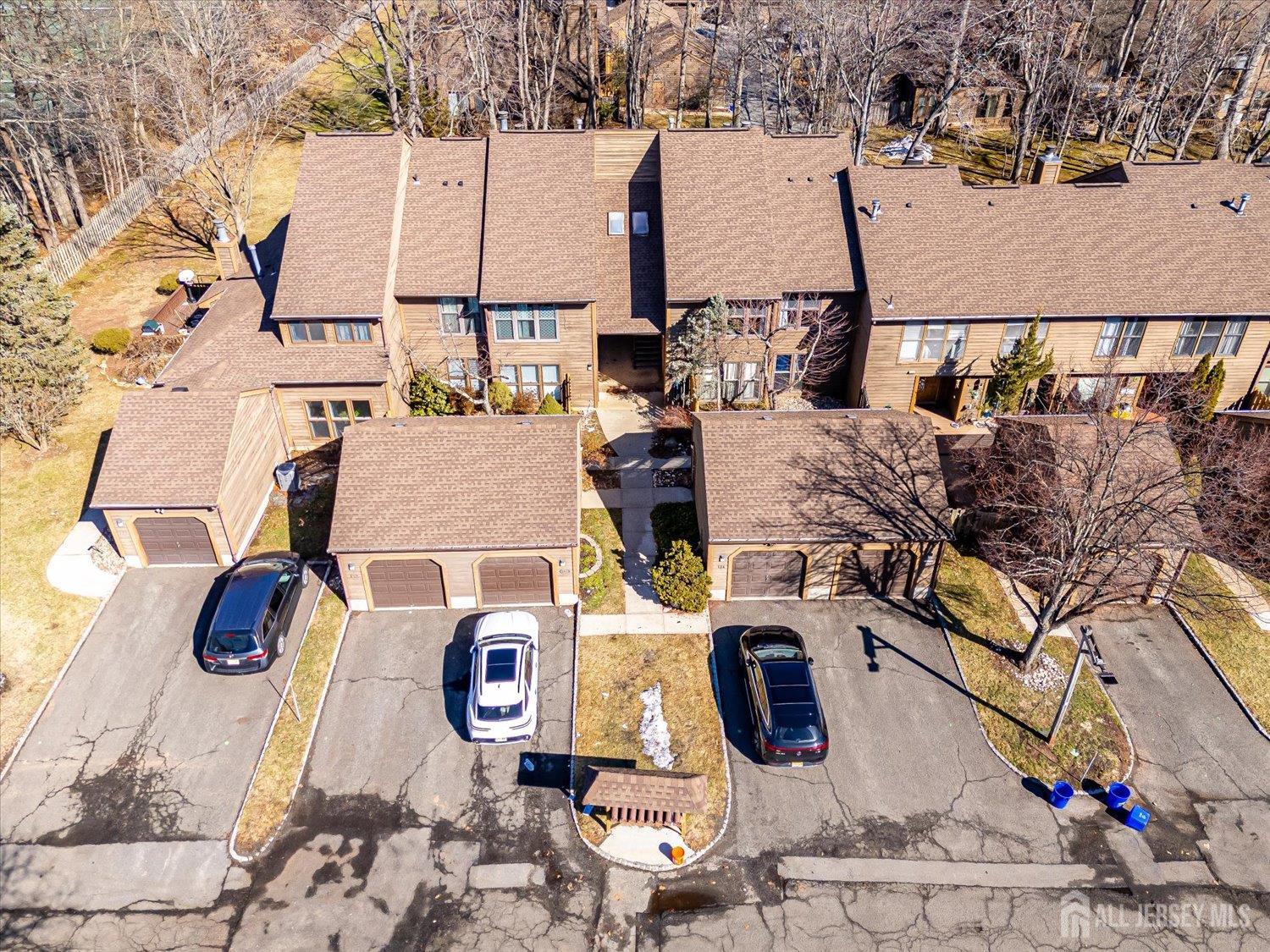 133 Oakmont Court Edison, NJ 08820 - Photo 4 of 38