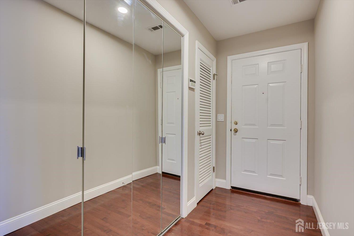 133 Oakmont Court Edison, NJ 08820 - Photo 8 of 38