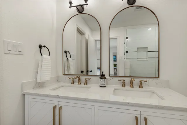 $2,600 | 1815 Saxony Lane, Houston, TX 77058