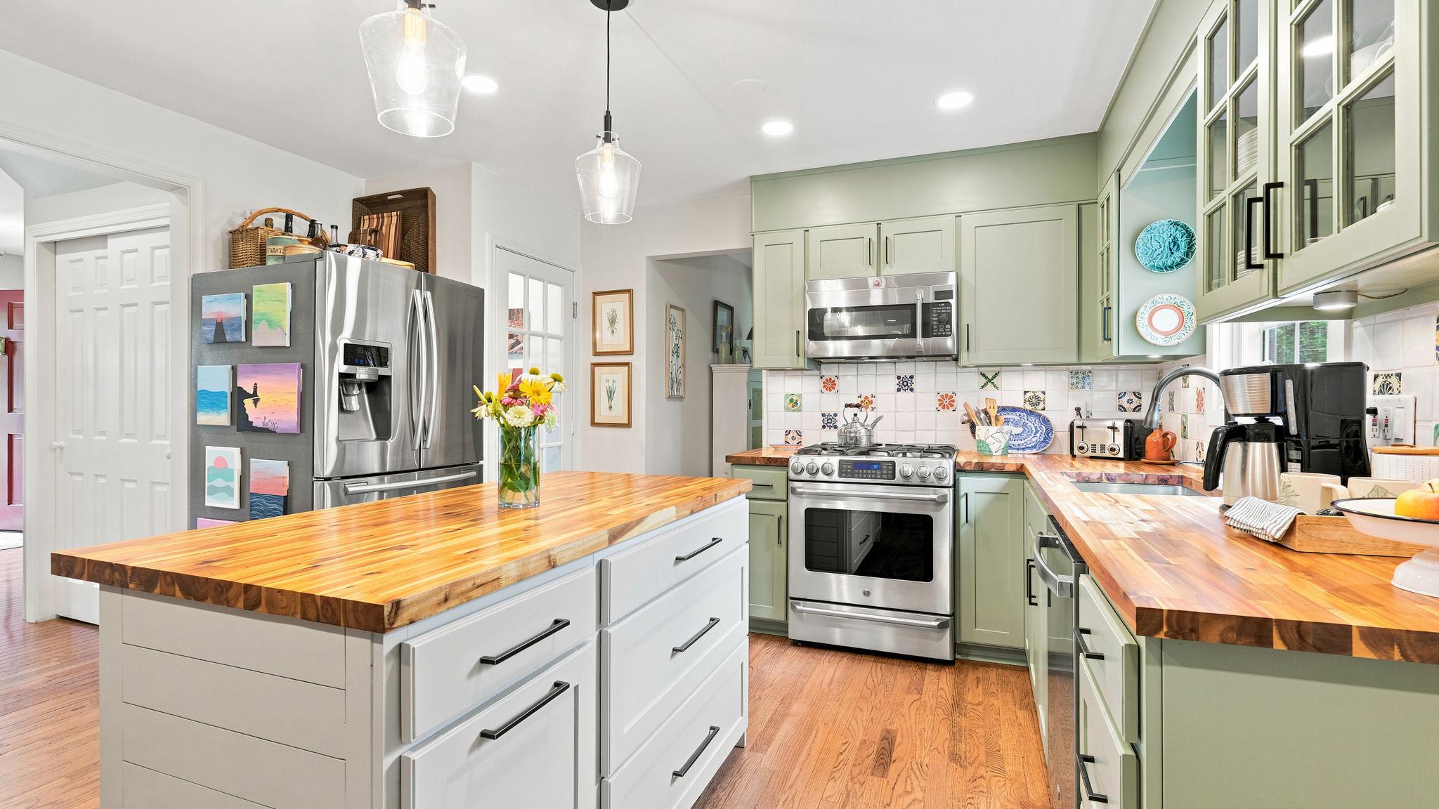 17 Stringer Drive Doylestown, PA 18901 - Photo 18 of 80 Center Island with Additional Storage