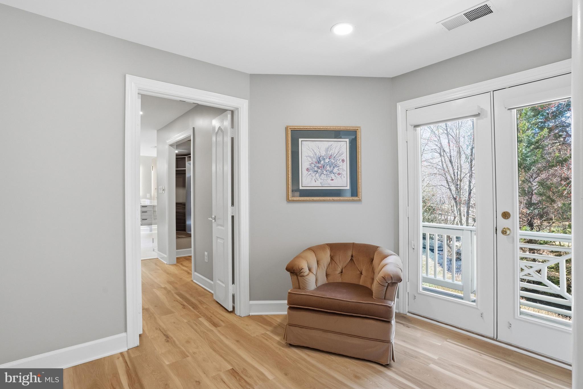1156 Fieldview Drive Reston, VA 20194 - Photo 52 of 104 a living room with furniture and a window
