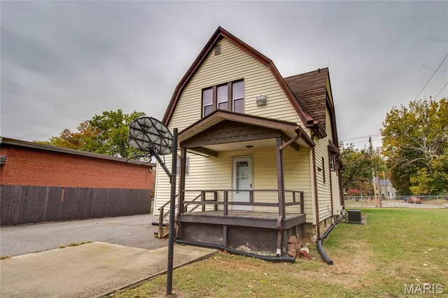 $109,900 | 1053 Washington Avenue, Alton, IL 62002