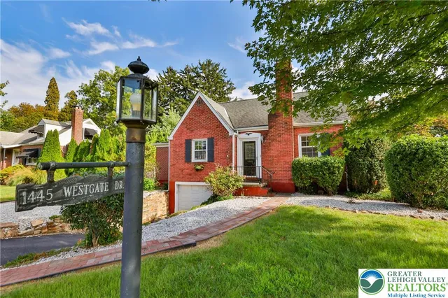 $2,400 | 1445 Westgate Drive, Bethlehem, PA 18017