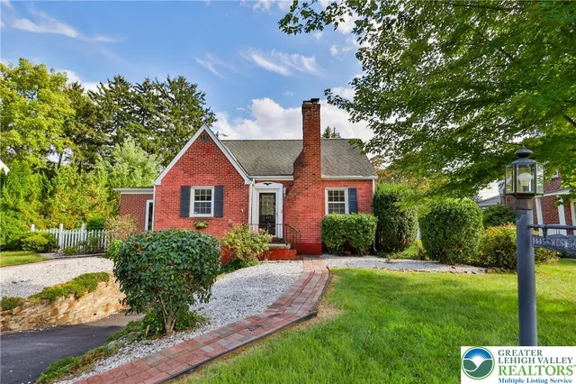 $2,400 | 1445 Westgate Drive, Bethlehem, PA 18017