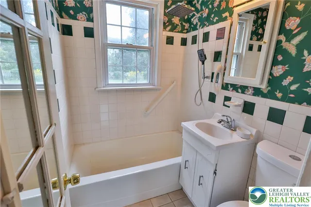 $2,400 | 1445 Westgate Drive, Bethlehem, PA 18017