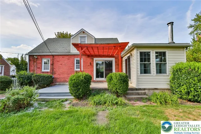 $2,400 | 1445 Westgate Drive, Bethlehem, PA 18017