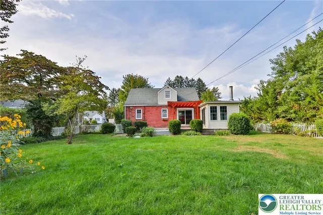 $2,400 | 1445 Westgate Drive, Bethlehem, PA 18017