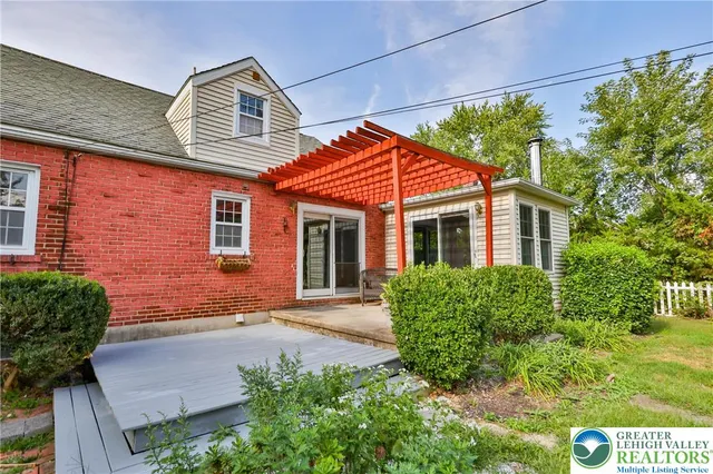 $2,400 | 1445 Westgate Drive, Bethlehem, PA 18017