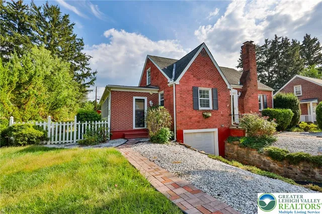 $2,400 | 1445 Westgate Drive, Bethlehem, PA 18017