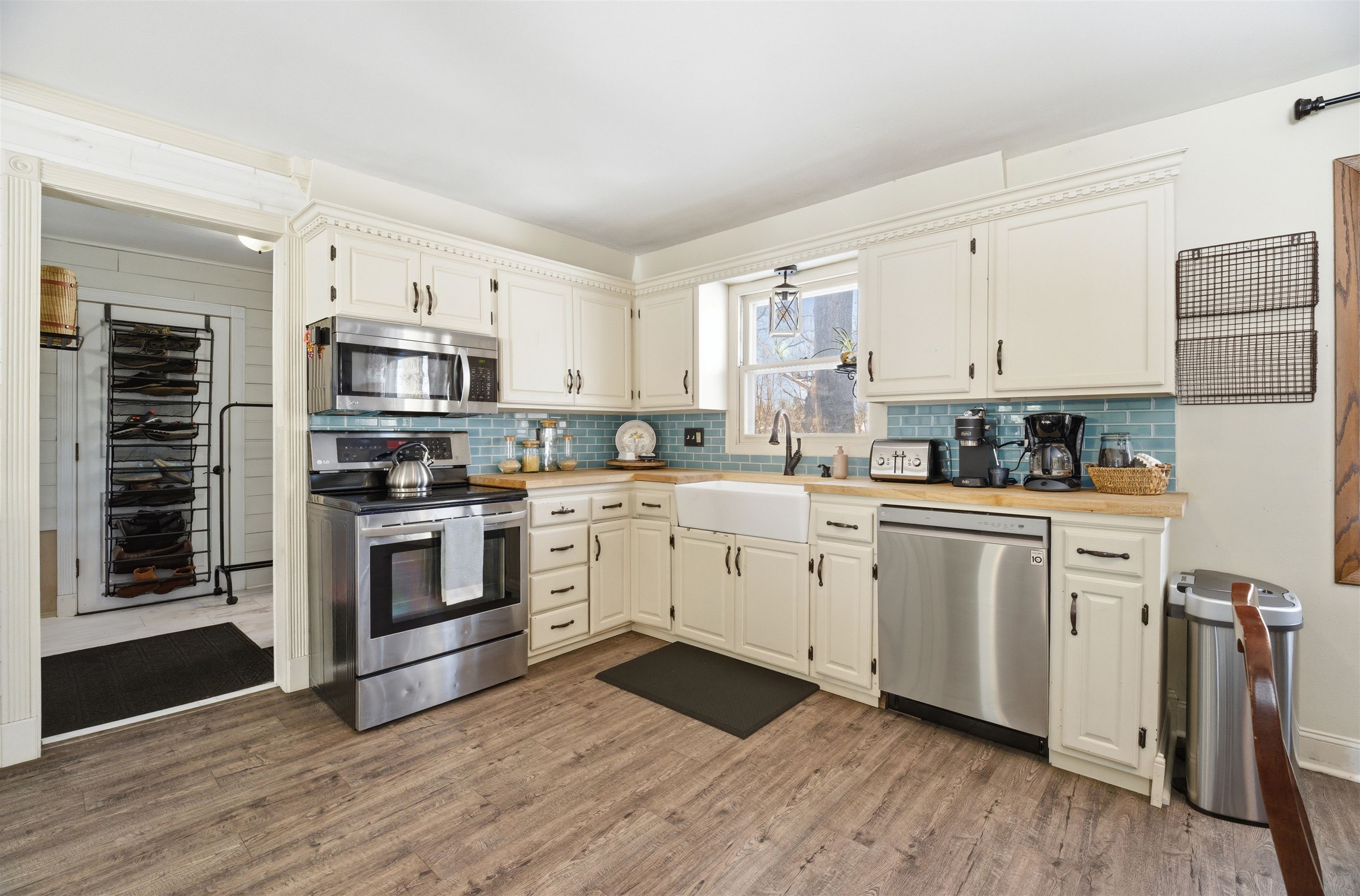 651 Leighton Road Waupaca, WI 54981 - Photo 6 of 40