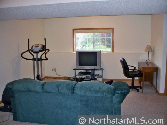 2631 60th Street Northwest Rochester, MN 55901 - Photo 4 of 10 Gallery Image 4