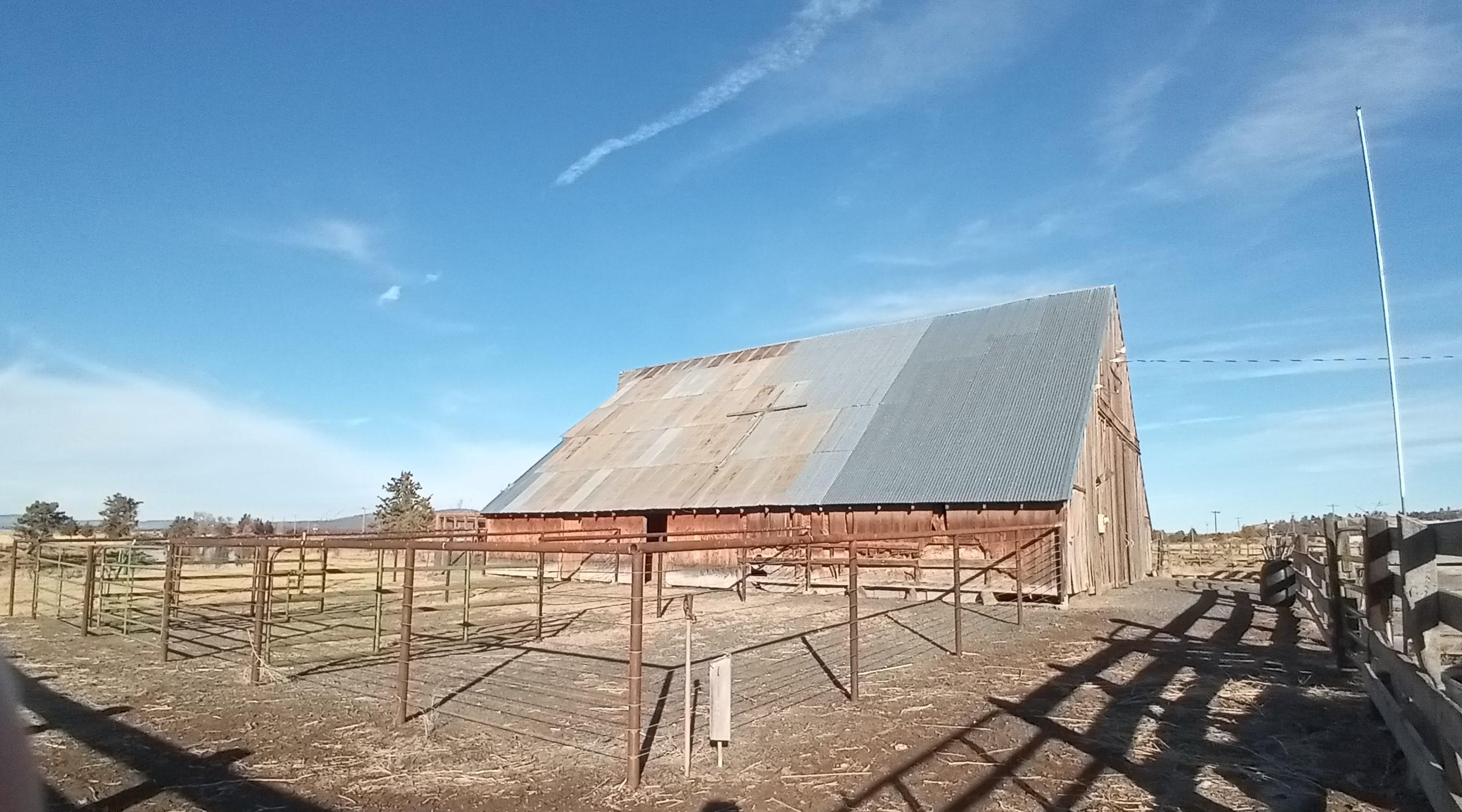 5880 Harpold Road Klamath Falls, OR 97603 - Photo 34 of 43 Barn with Runs