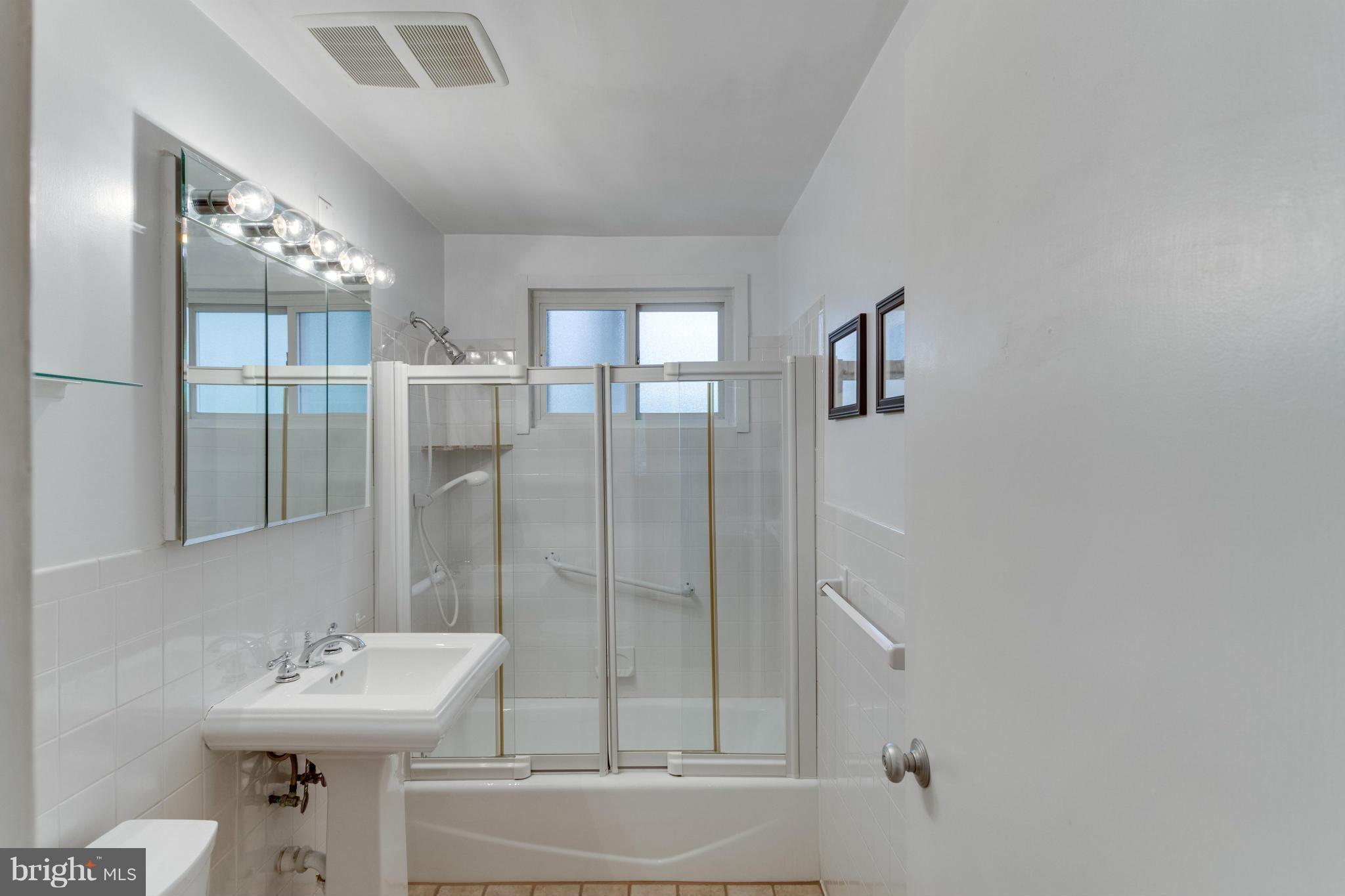 2003 Paul Spring Road Alexandria, VA 22307 - Photo 16 of 29 Bath