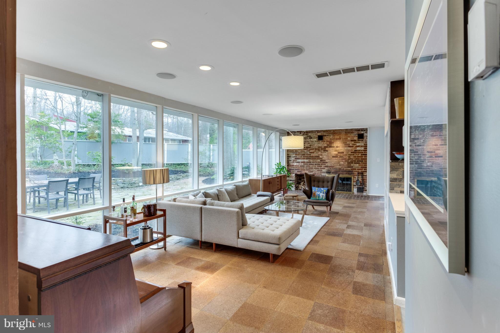 2003 Paul Spring Road Alexandria, VA 22307 - Photo 6 of 29 Living Room