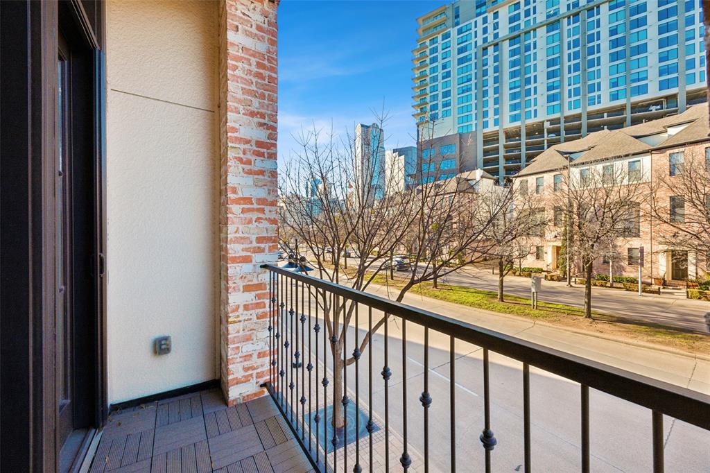 2134 Canton Street Dallas, TX 75201 - Photo 21 of 34 View of lower balcony