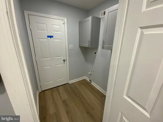 a view of utility room