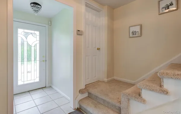 a view of entryway with bathroom