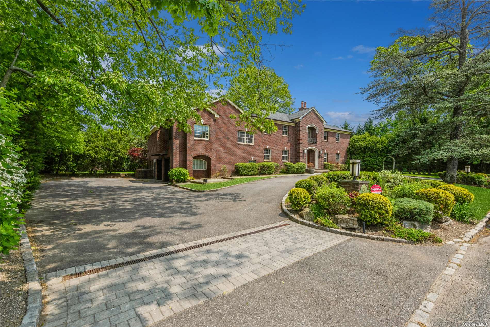 128 Willow Road, Unit R Woodmere, NY 11598 - Photo 1 of 1 Gallery Image 1
