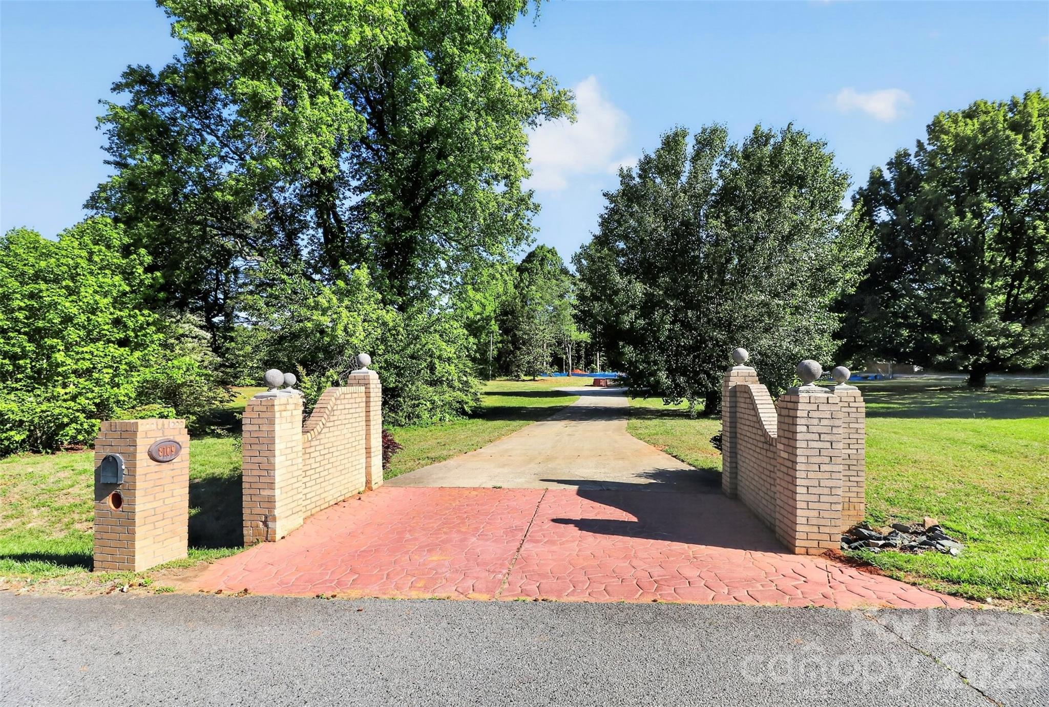 8109 Reames Road Charlotte, NC 28216 - Photo 22 of 24