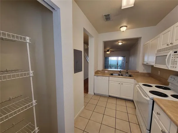 $1,550 | 4961 Northwest 43rd Avenue, Unit 107, Gainesville, FL 32606
