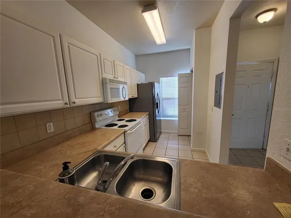 $1,550 | 4961 Northwest 43rd Avenue, Unit 107, Gainesville, FL 32606