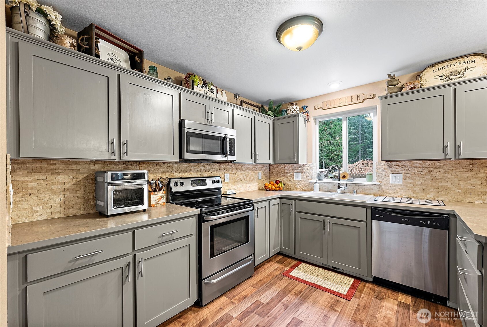 18833 Rampart Drive Southeast Yelm, WA 98597 - Photo 10 of 38